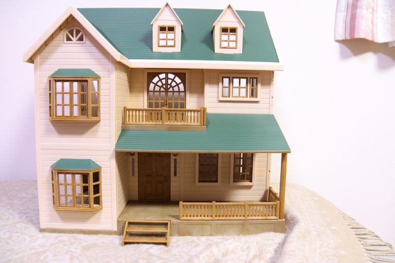 シルバニアファミリー 緑の丘のすてきなお家 家具、人形つき 専門店